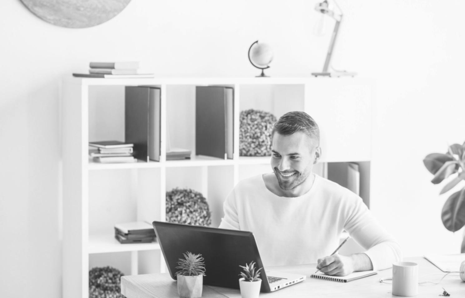 Professionnels en réunion de collaboration stratégique